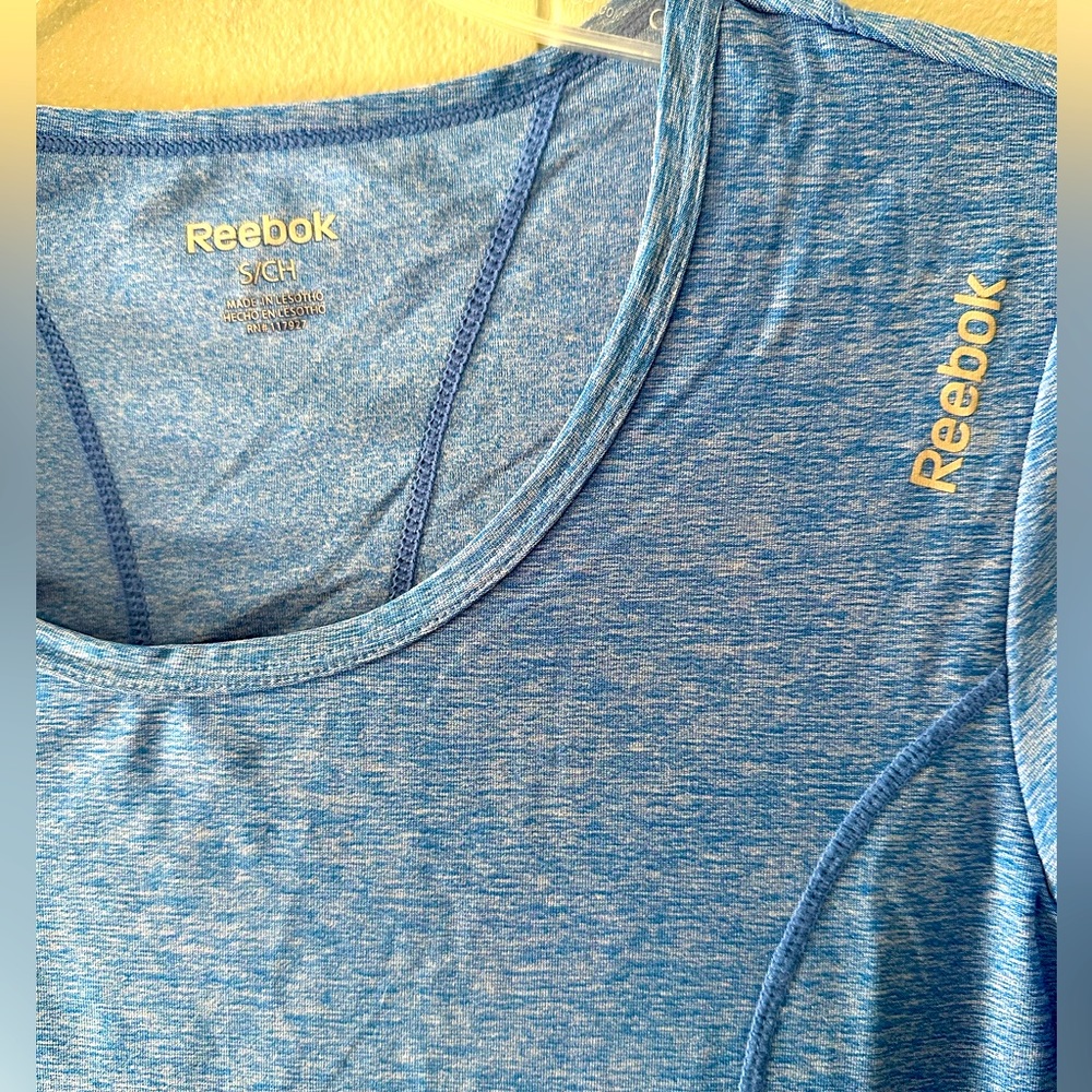 Women’s Reebok drifit Top. Size S - Picture 2 of 3